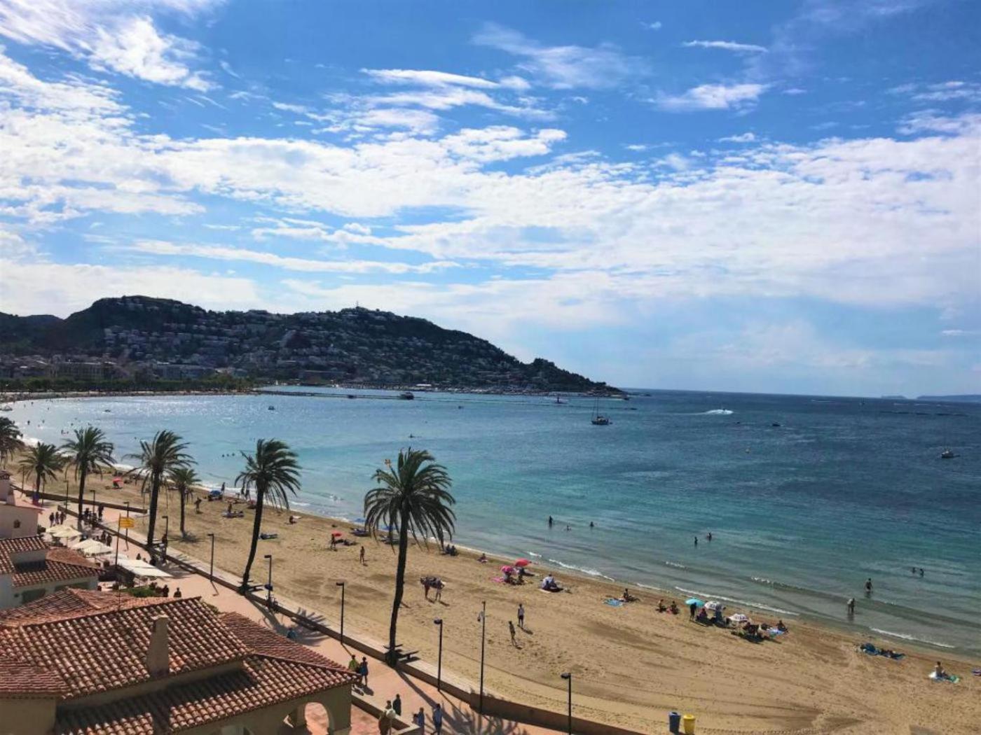 Bonito Apartamento Con Parking Y Piscina En Roses Av-53 Bagian luar foto